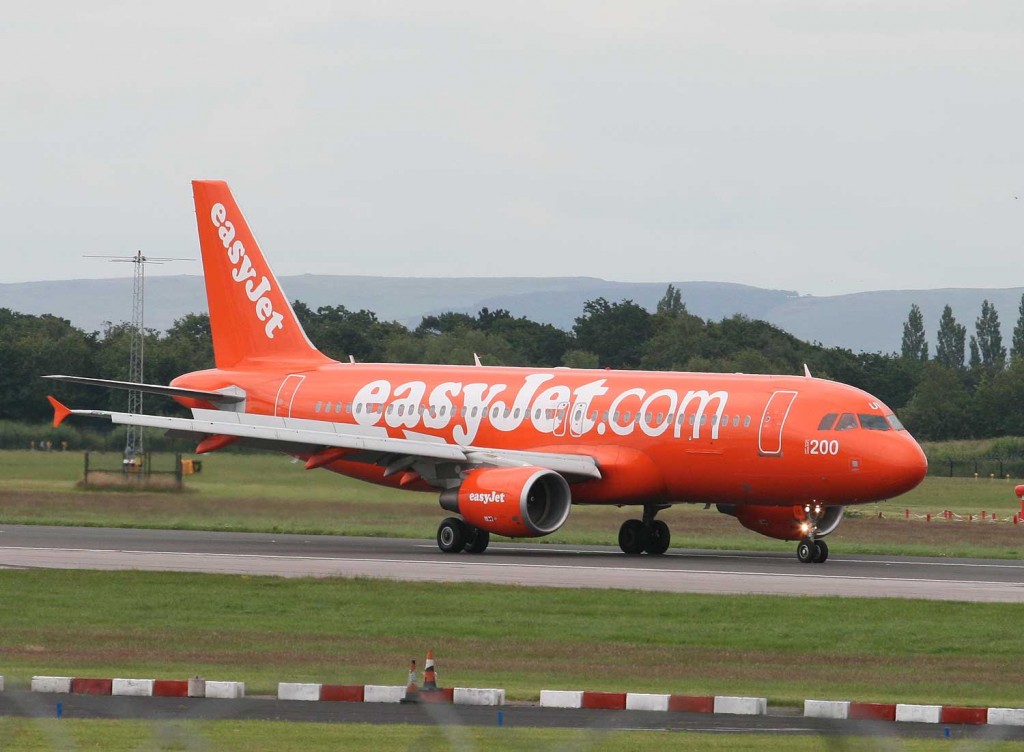 Авиакомпания EASYJET. EASYJET uk. EASYJET Europe. Самолет Москва Кингстон.