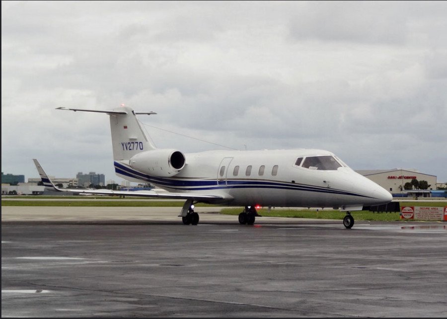 Spotting at Fort Lauderdale Executive Jet Runway Cafe