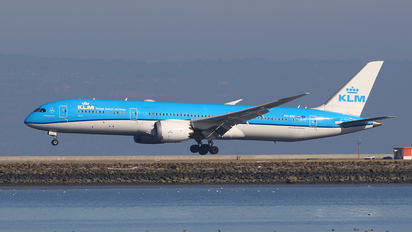 Боинг 737-900. Эмбраер 170 / EMB 175. 737-900 KLM авиакомпания. Боинг 737 900 KLM.