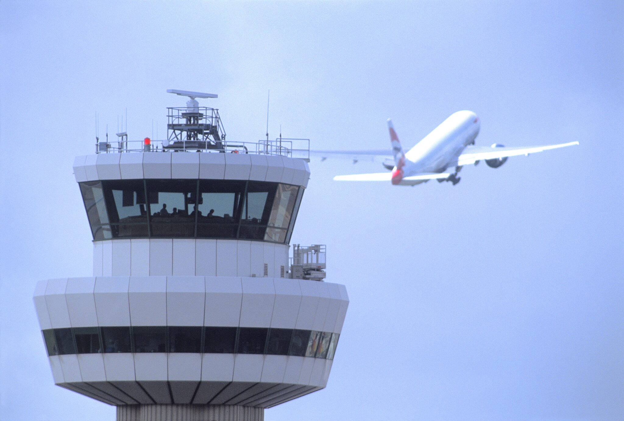 control-tower-with-aircraft-11111-airport-spotting