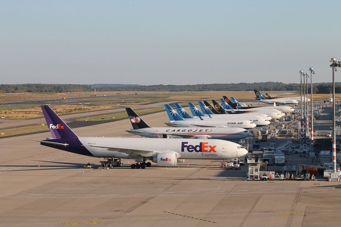 Which Are the Best Airports to See Cargo Planes? - Airport Spotting