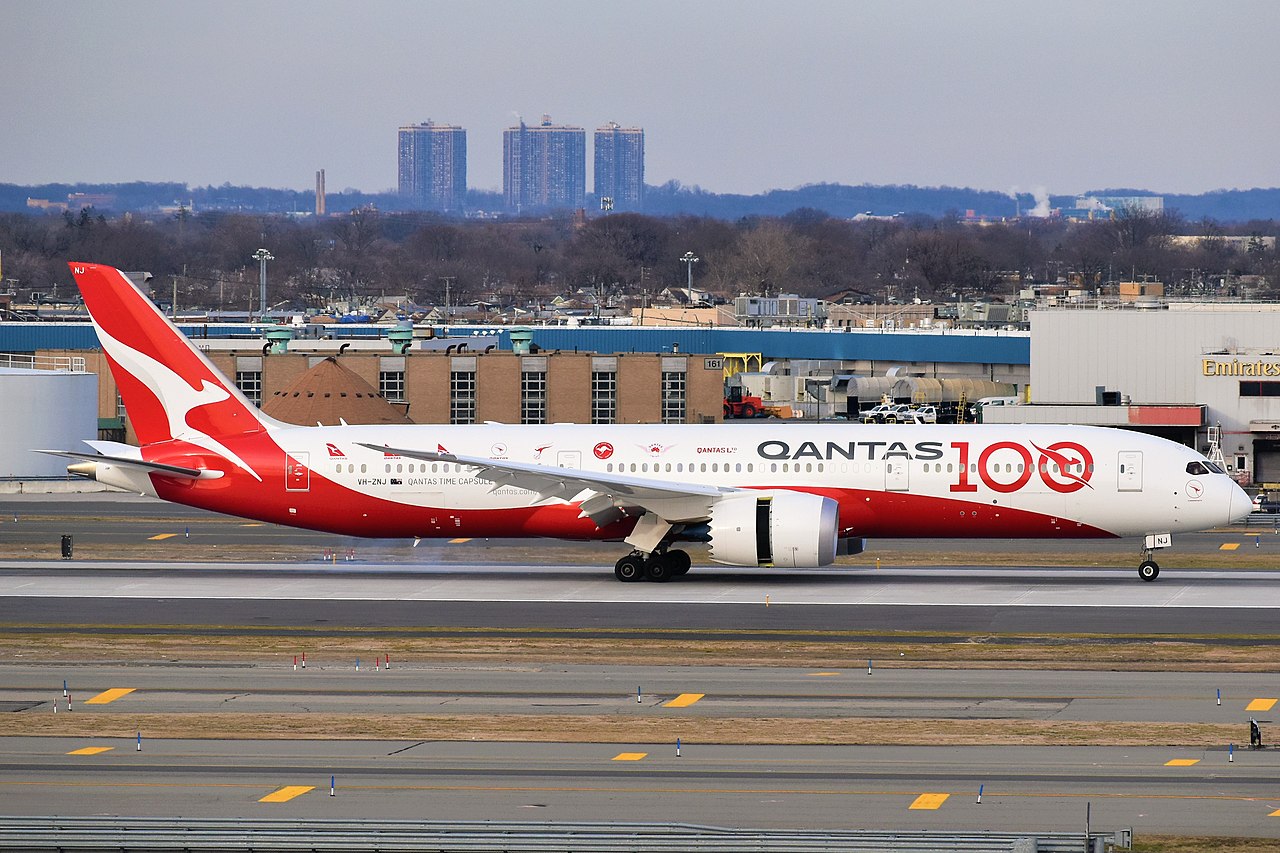 Qantas Livery Through Time Airport Spotting