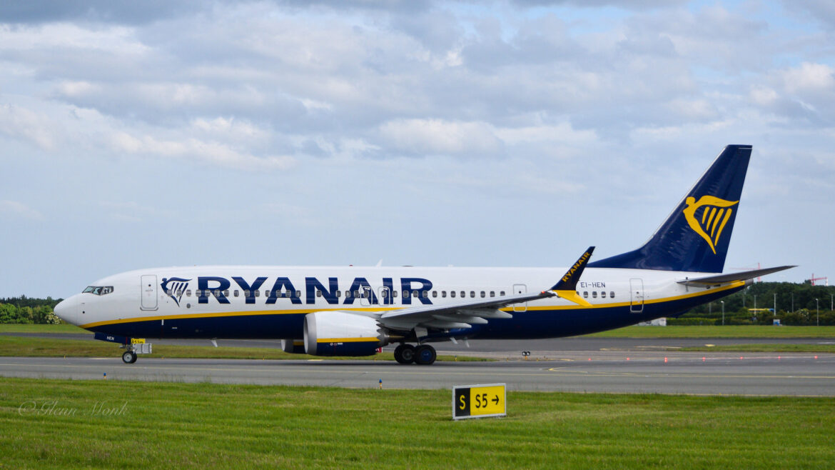 Ryanair's First 737 MAX Delivered - Airport Spotting