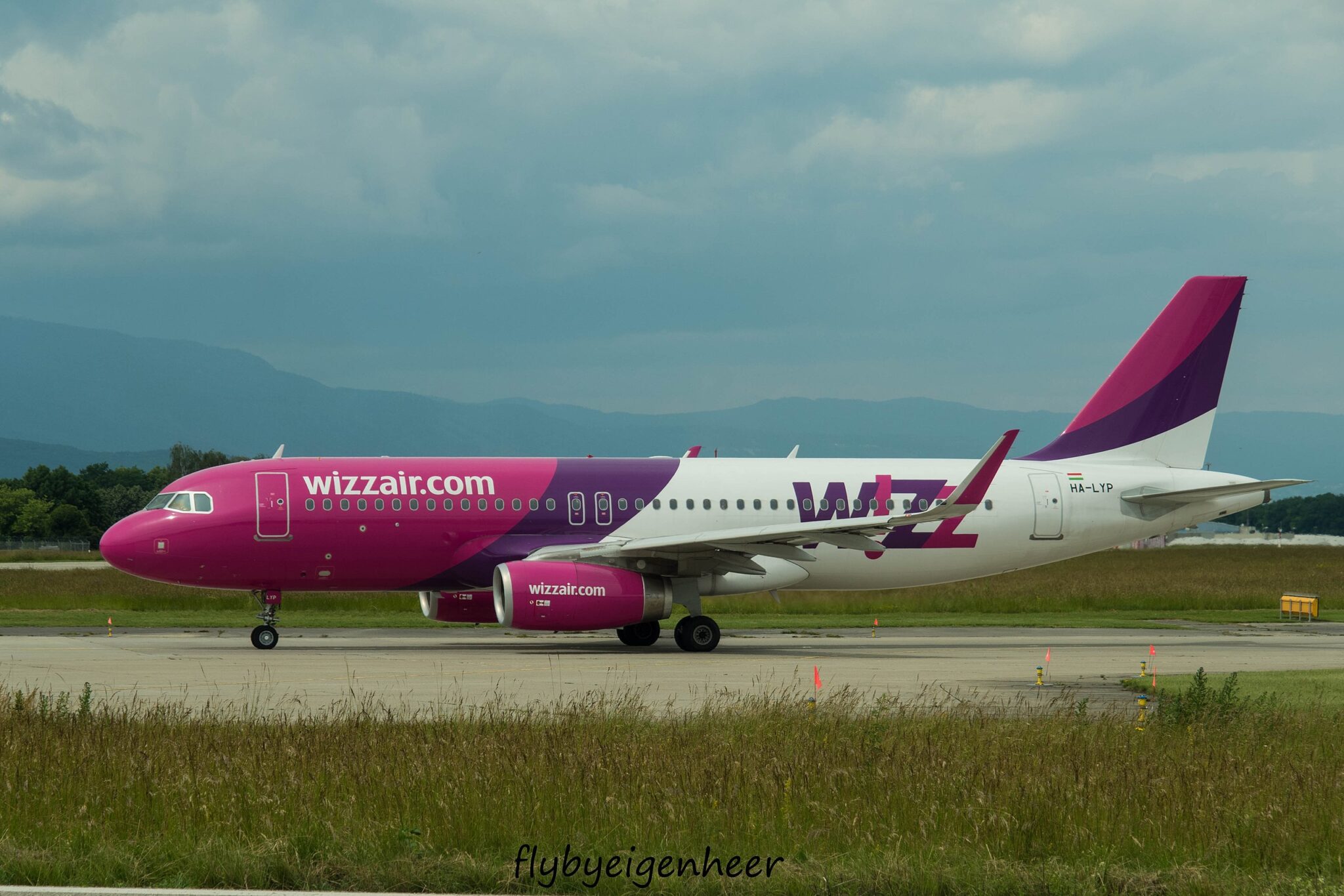 wizz-air-luggage-allowance-excess-baggage-fees-sherpr